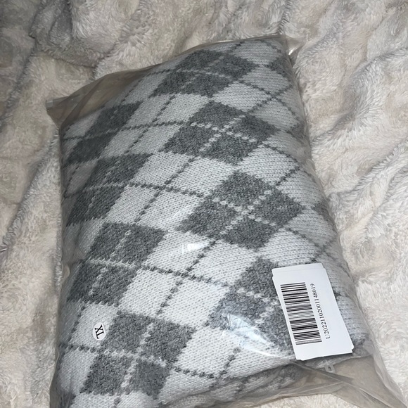 Sold Lapel Collar Open Front Argyle Cardigan with Pockets - Picture 5 of 6